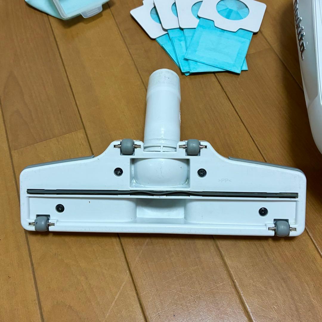し*も様 マキタ　充電式クリーナー　CL182FDRFW　コードレスクリーナー