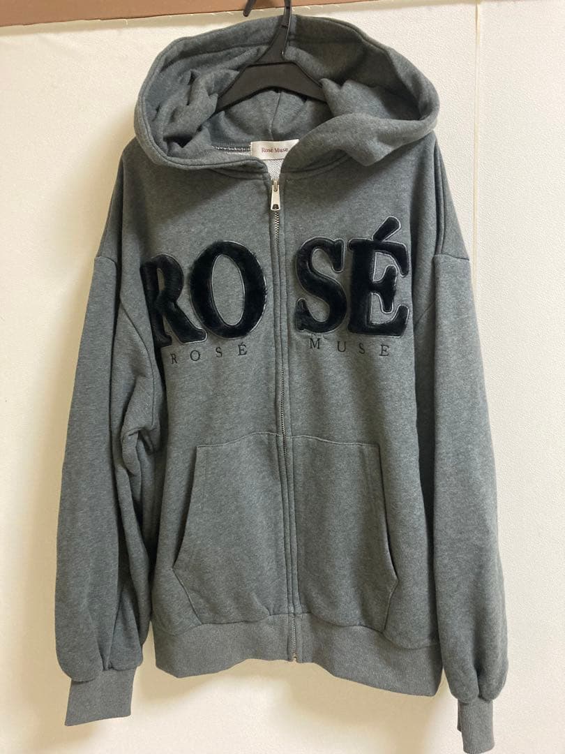 ロゼミューズ　Fur logo zip hoodie