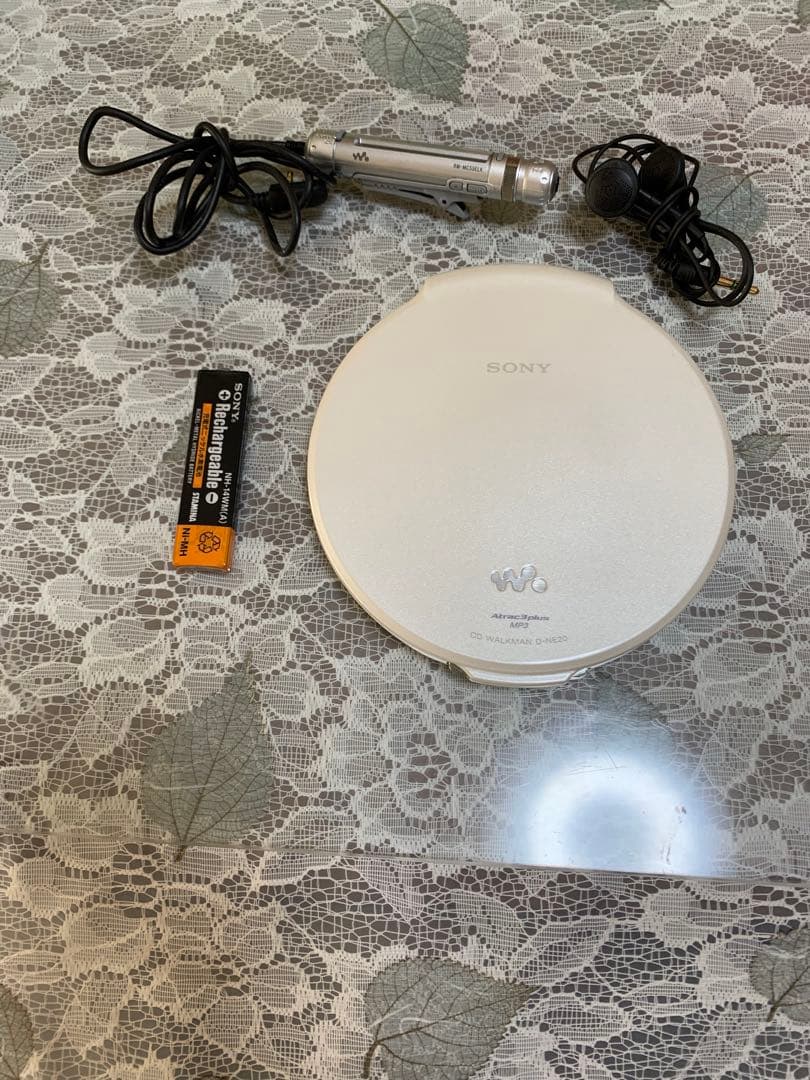 SONY CD WALKMAN D-NE20 ホワイト（動作未確認）