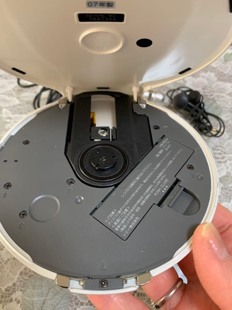 SONY CD WALKMAN D-NE20 ホワイト（動作未確認）