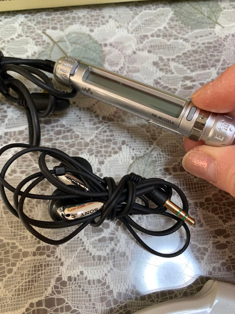 SONY CD WALKMAN D-NE20 ホワイト（動作未確認）