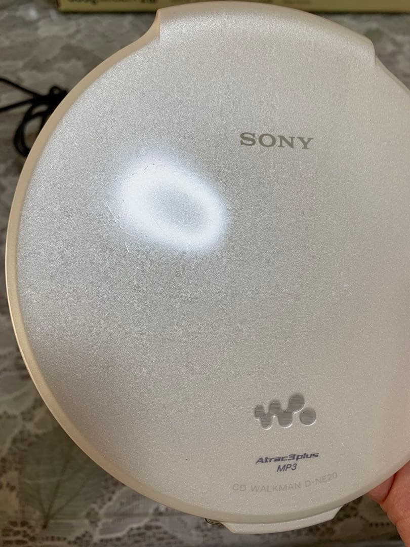 SONY CD WALKMAN D-NE20 ホワイト（動作未確認）
