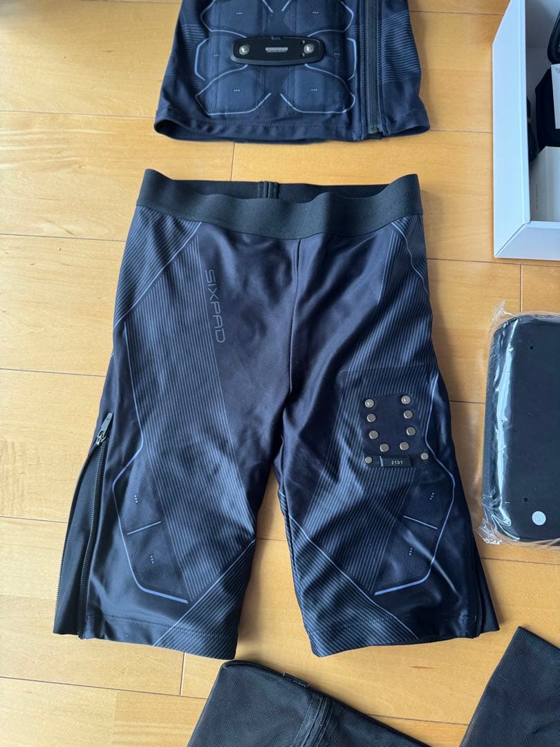 美品！SIXPADシックスパッドウエストパワースーツヒップ＆レッグレディース！