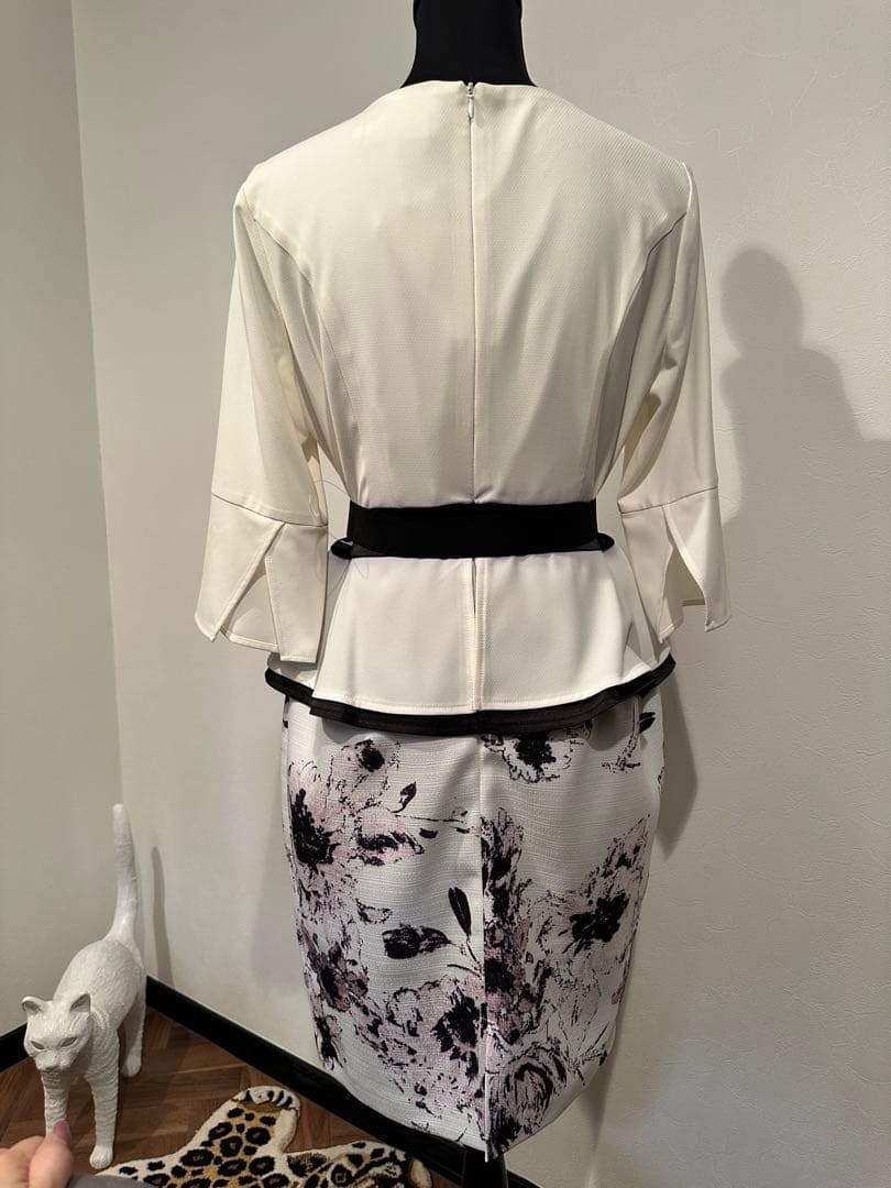 ソブレ☆フラワープリントペプラムドレス