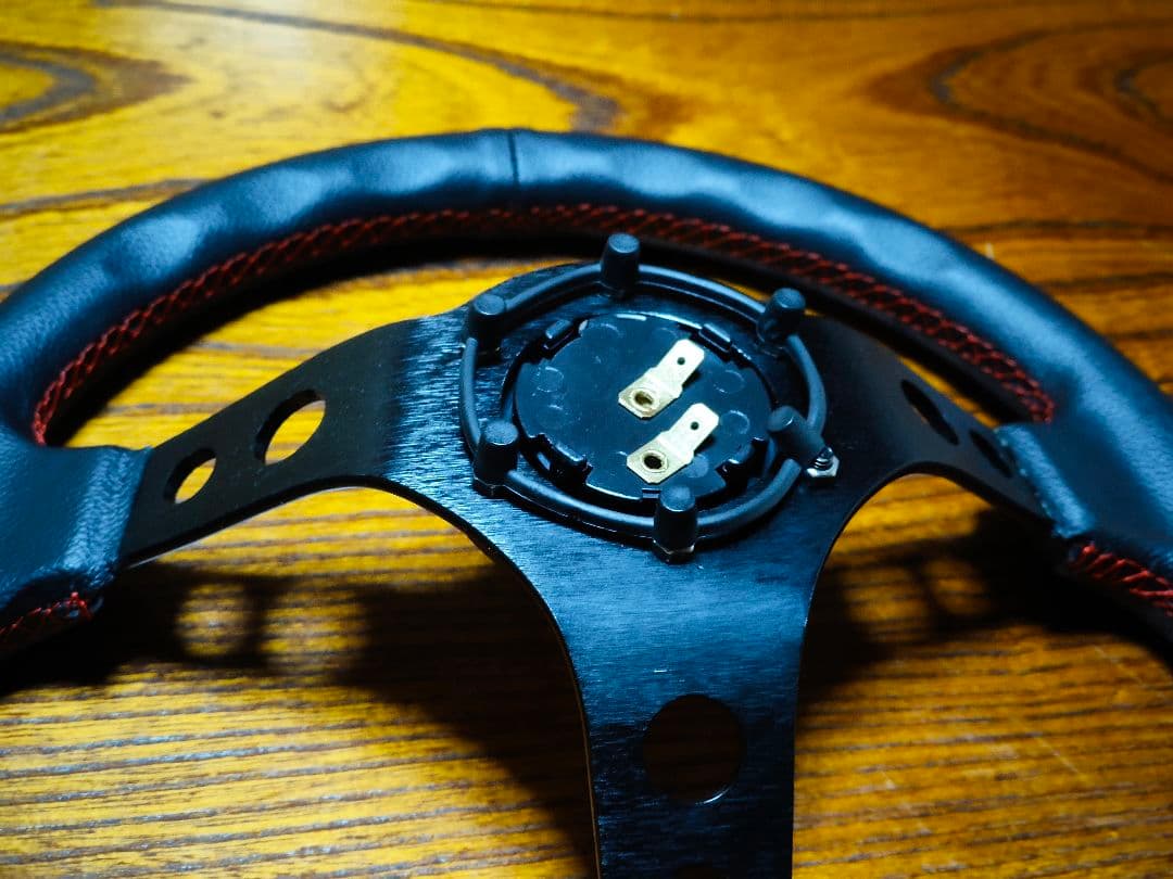 【美品】D1 SPEC DEEP70 33パイ レッドステッチ ステアリング