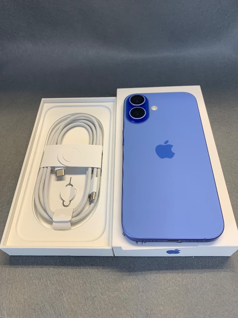 超美品　国内版　SIMフリー　iPhone16　 128GB ブルー色