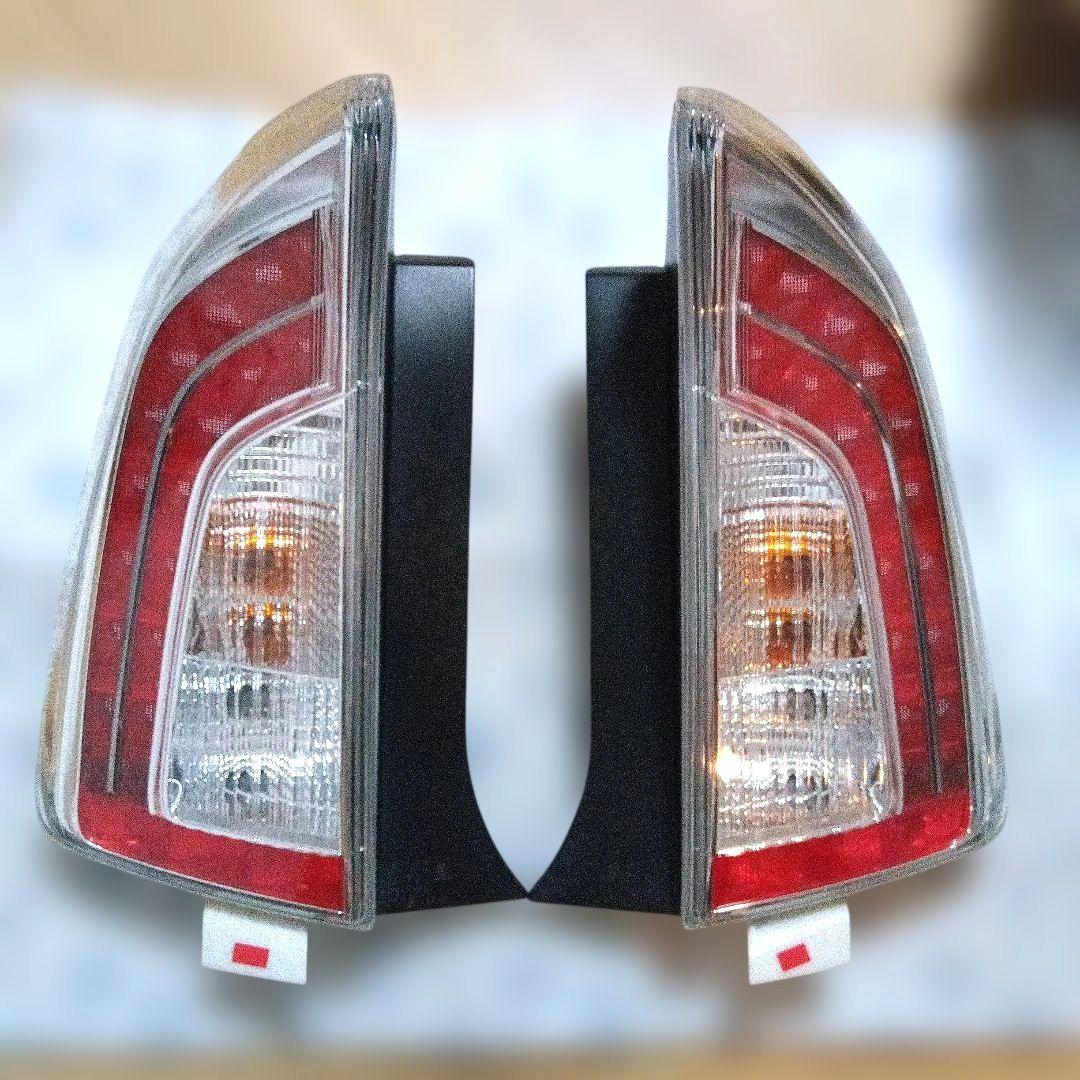 30プリウス後期　純正テールランプ左右セット　送料込み