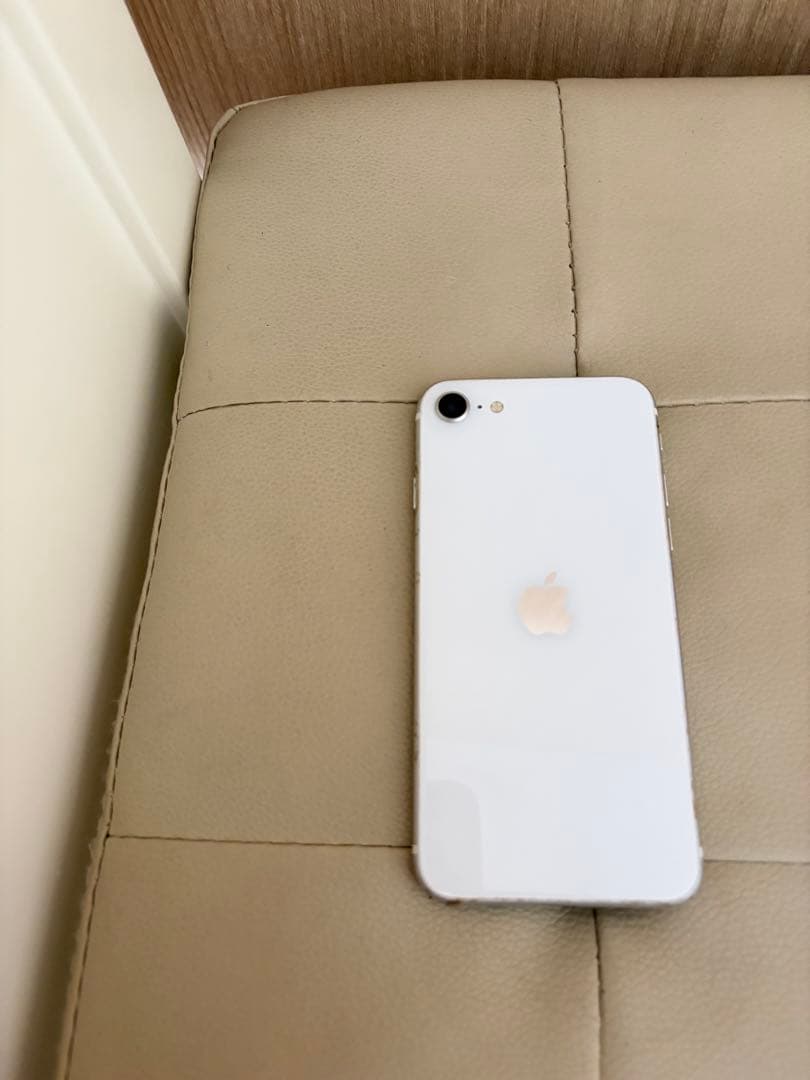 Apple iPhone SE第二世代白ホワイト 本体
