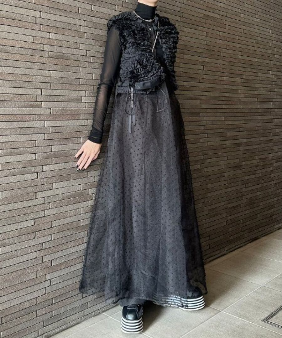 【本日限定価格】PERNA スクエアフリルベスト