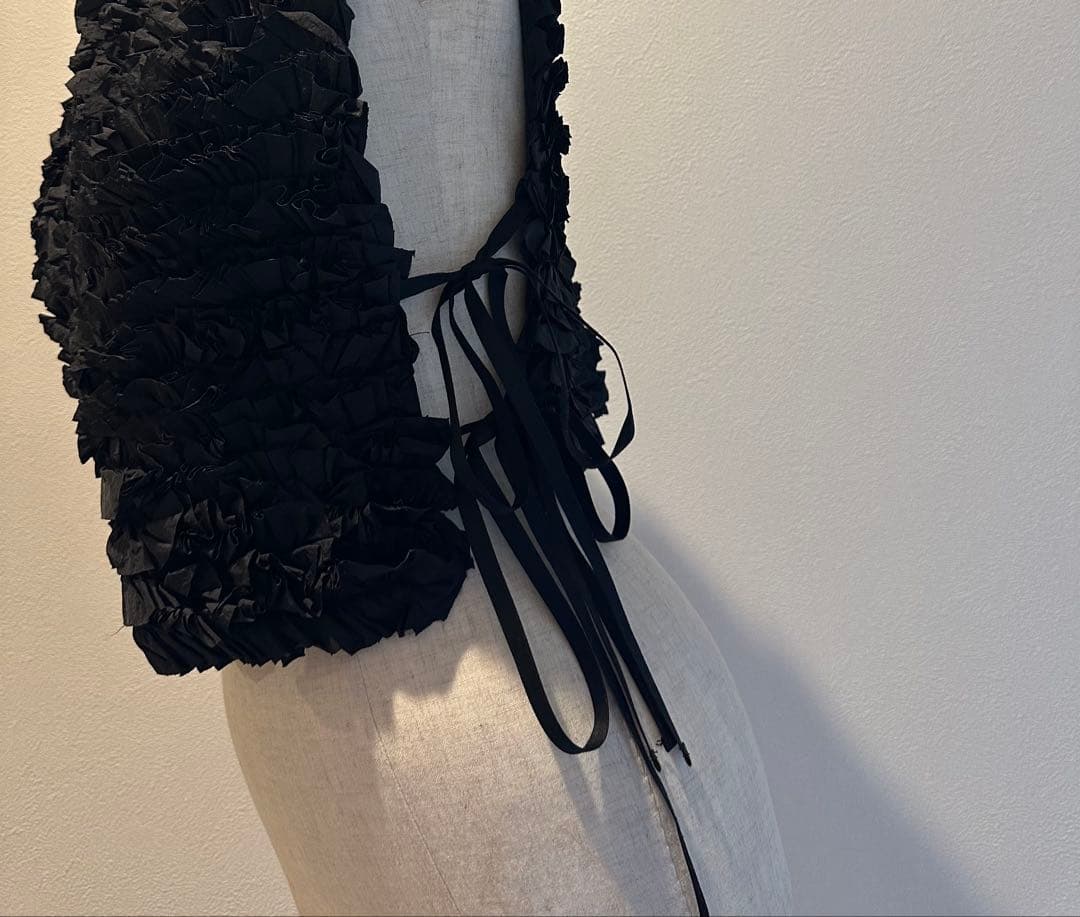 【本日限定価格】PERNA スクエアフリルベスト