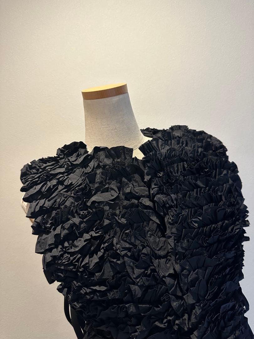 【本日限定価格】PERNA スクエアフリルベスト