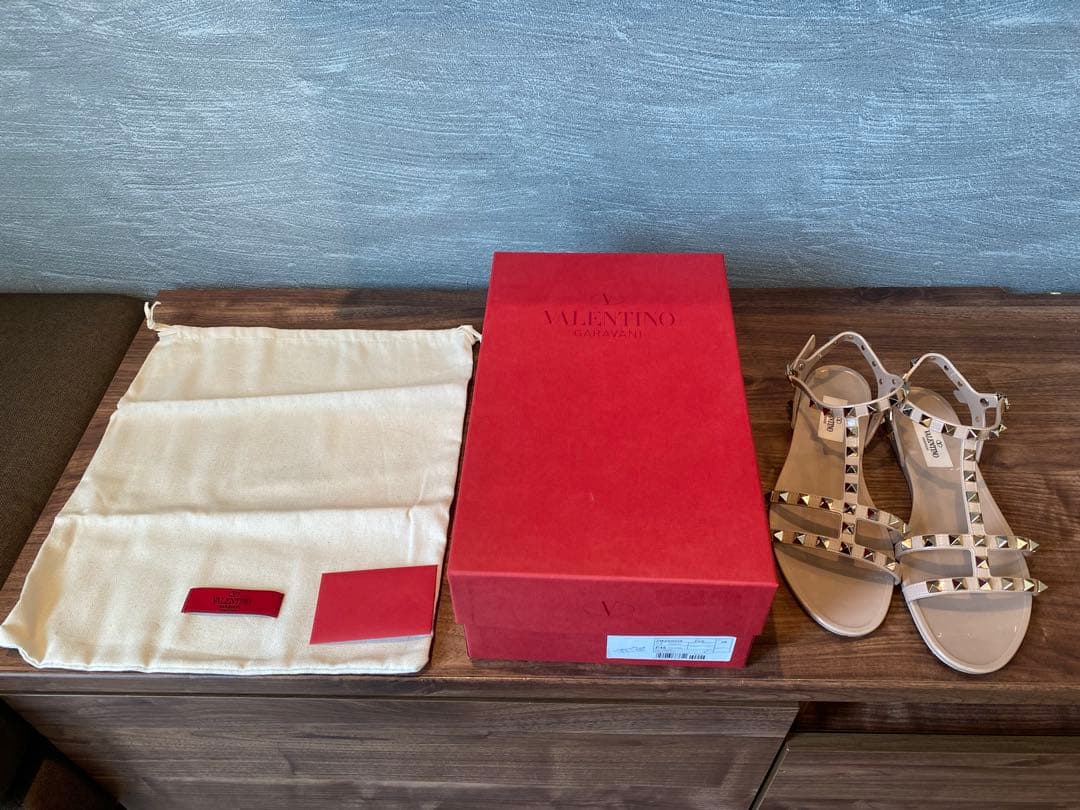 【美品】Valentino ロックスタッズ　ラバーサンダル