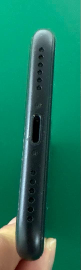 極美品　iPhone SE 第二世代 SIMフリー