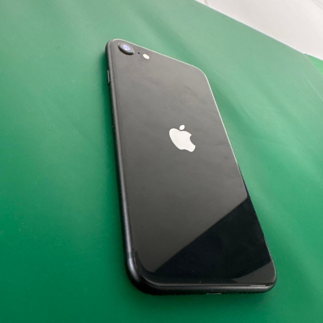 極美品　iPhone SE 第二世代 SIMフリー