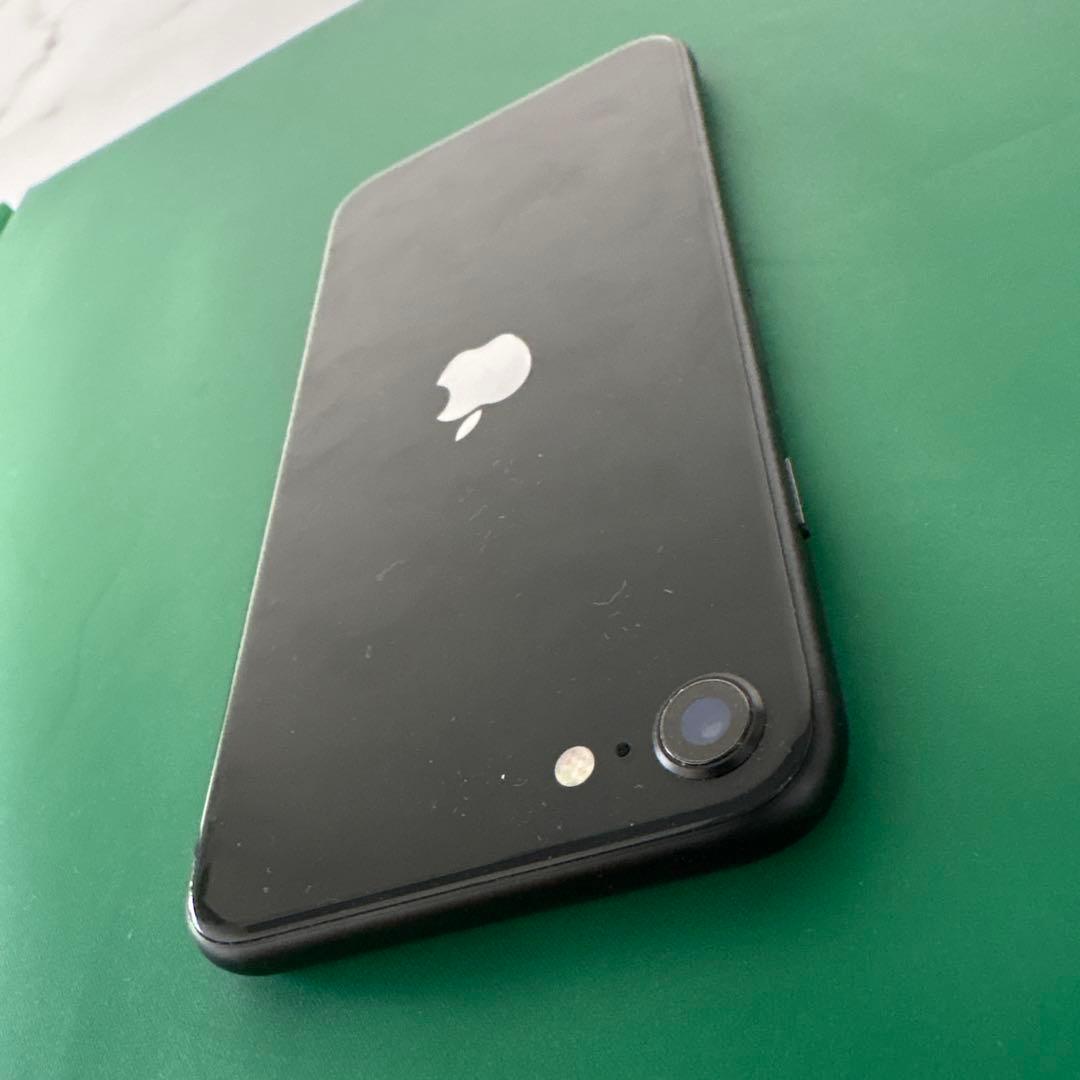 極美品　iPhone SE 第二世代 SIMフリー