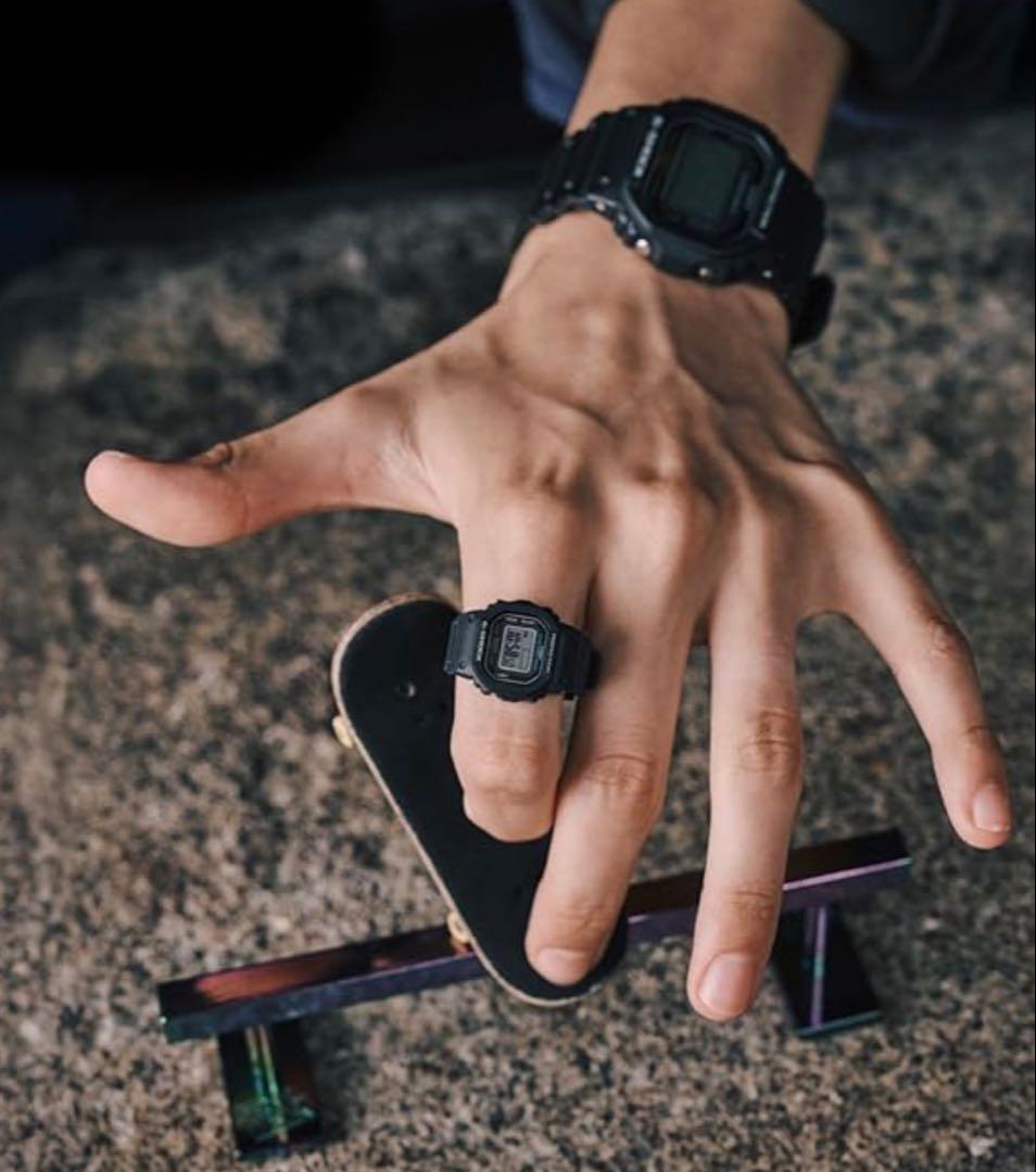 G-SHOCK DWN-5600-1JR ブラック フィルムおまけ