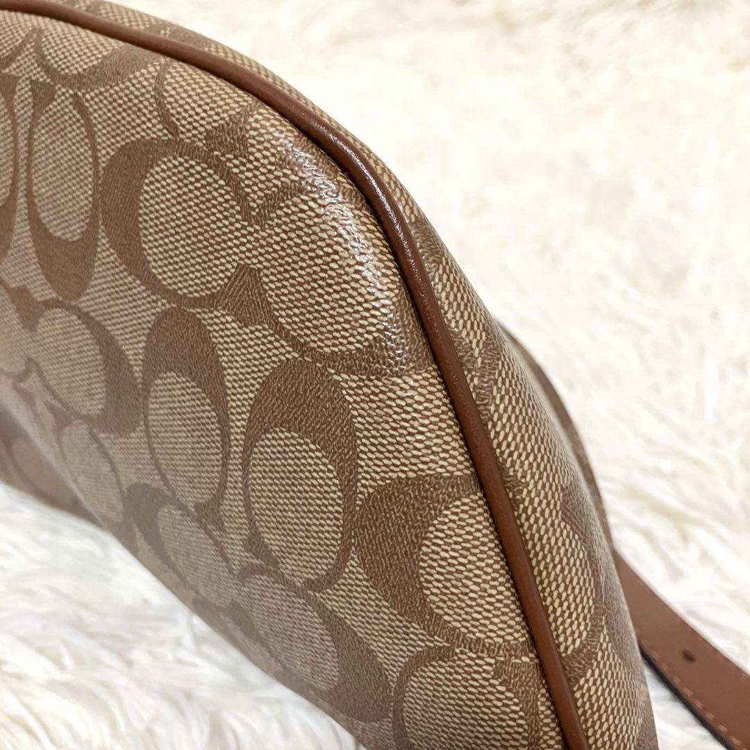 【極美品】coach ウエストバッグ PVC シグネチャー