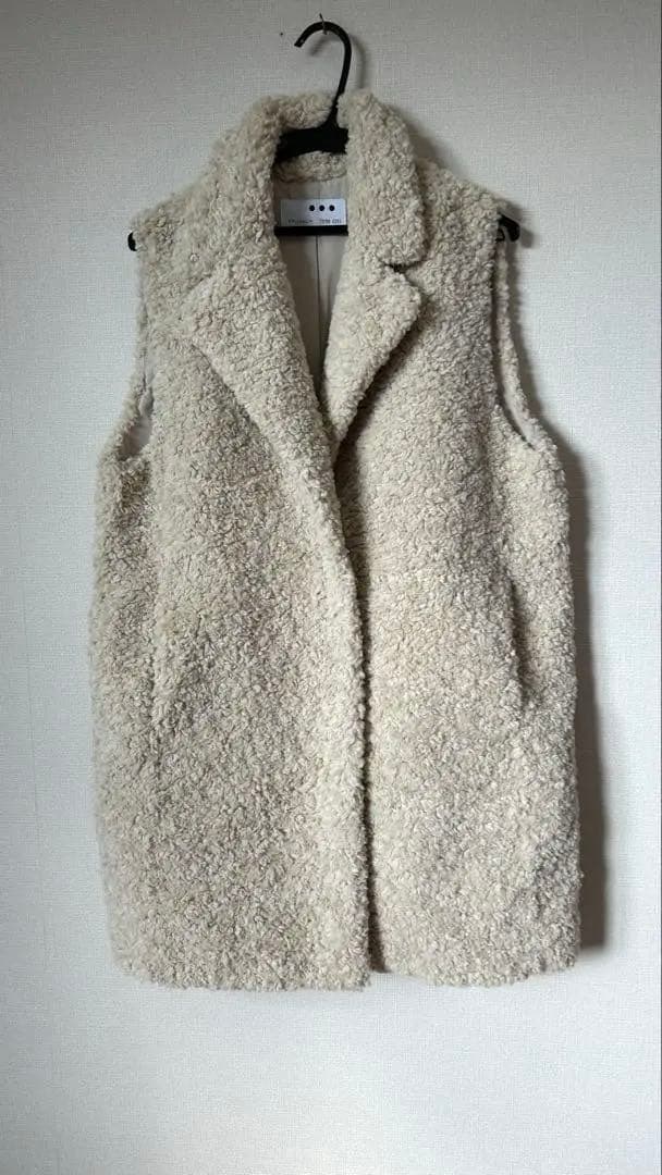 three dotsスリードッツプードルボア ベスト　アイボリー　新品紙タグ付き