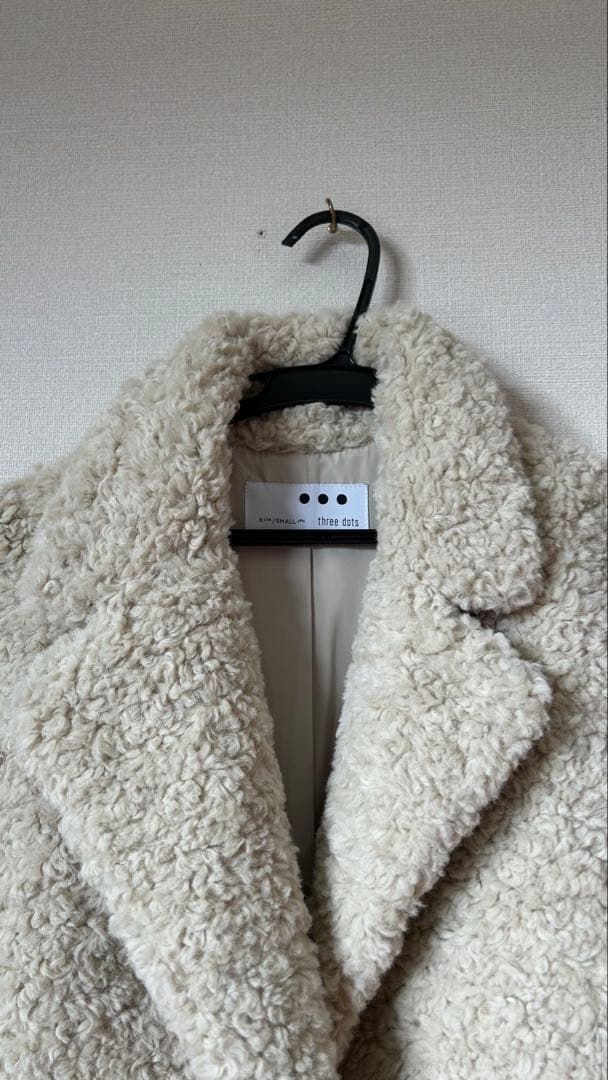 three dotsスリードッツプードルボア ベスト　アイボリー　新品紙タグ付き