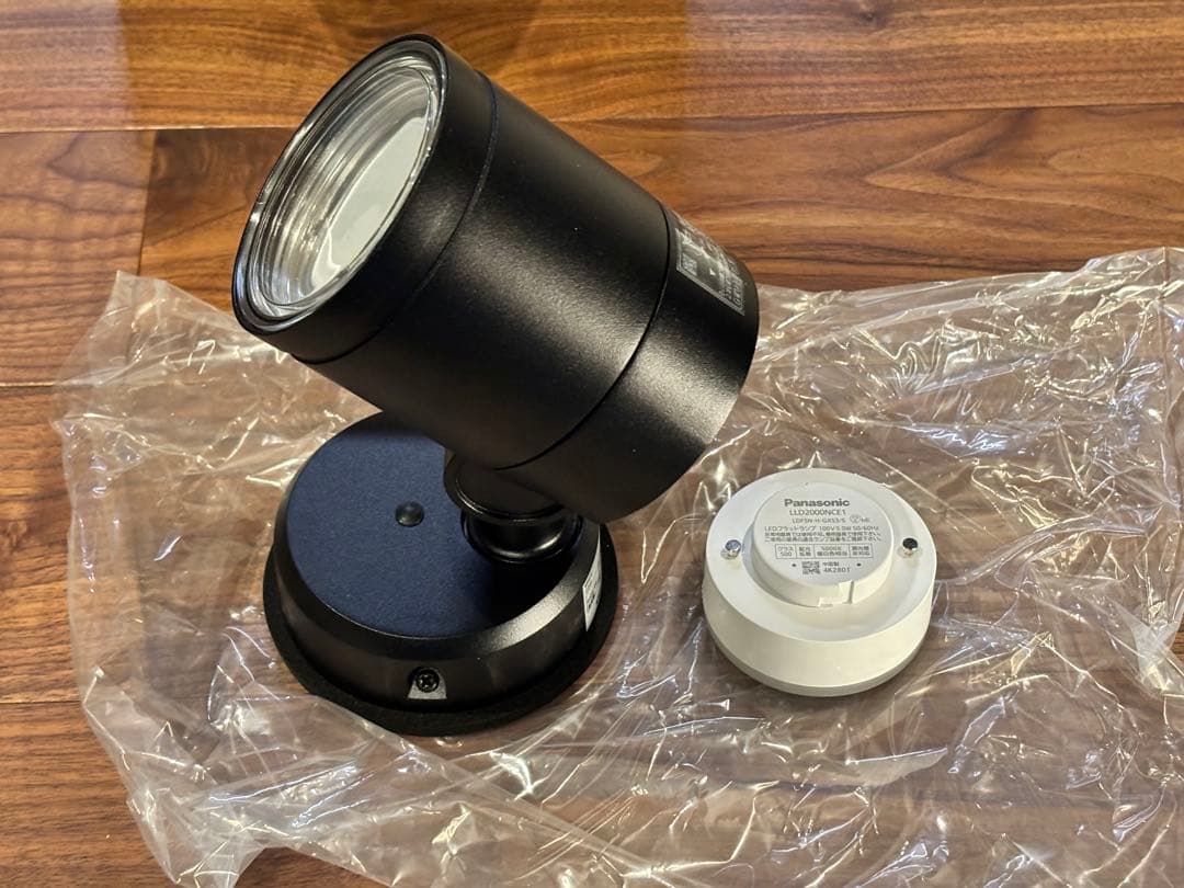 LEDスポットライトLGW41000 & フラットランプ LLD2000Nce1