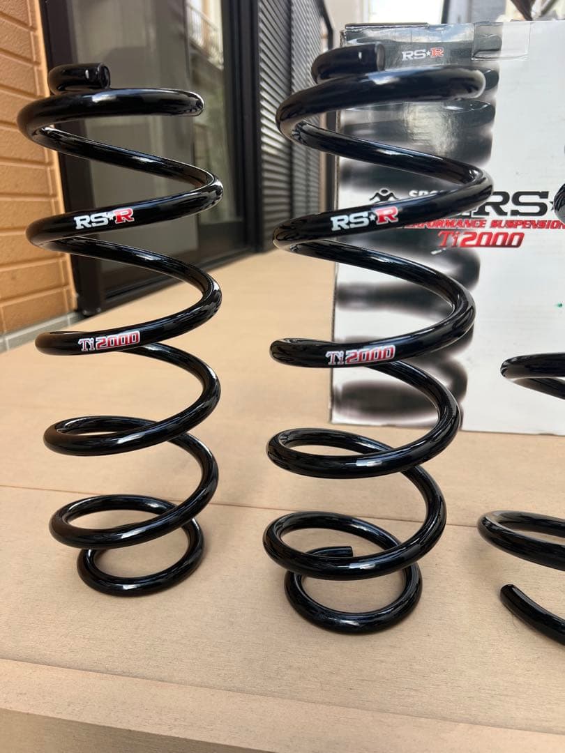 80ハリアー用RS-R TI2000ダウン スプリング 4本セット。