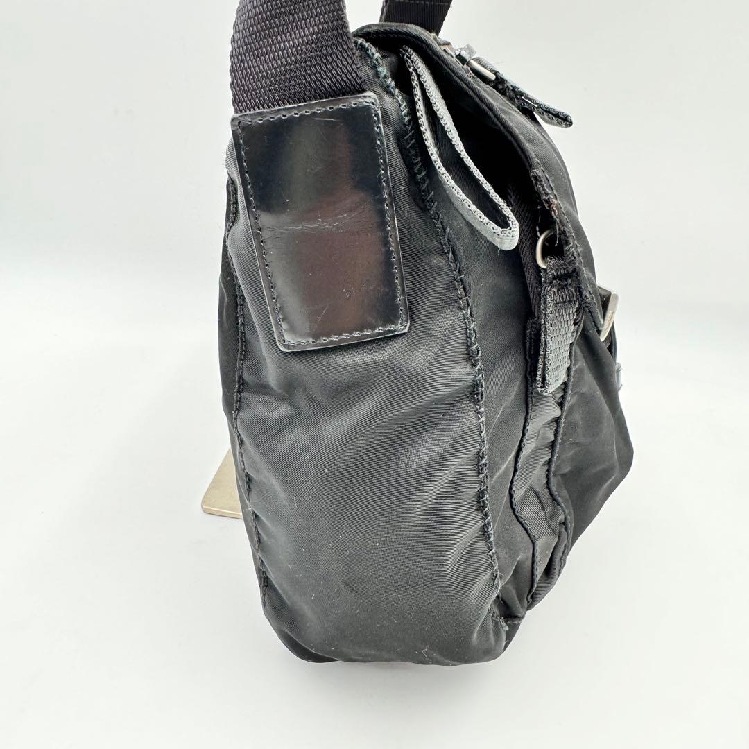 PRADA ショルダーバッグ　ブラック　ナイロン　レザー　三角ロゴ