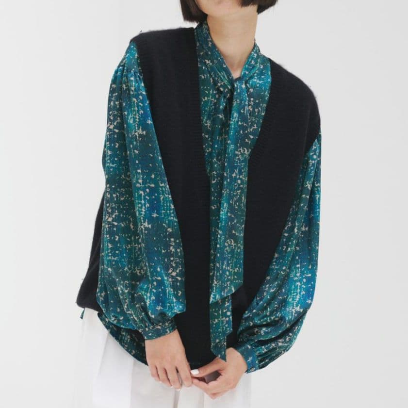 極美品　25AW HERALBONY「こもれび」サテンボウタイシャツ　日本製