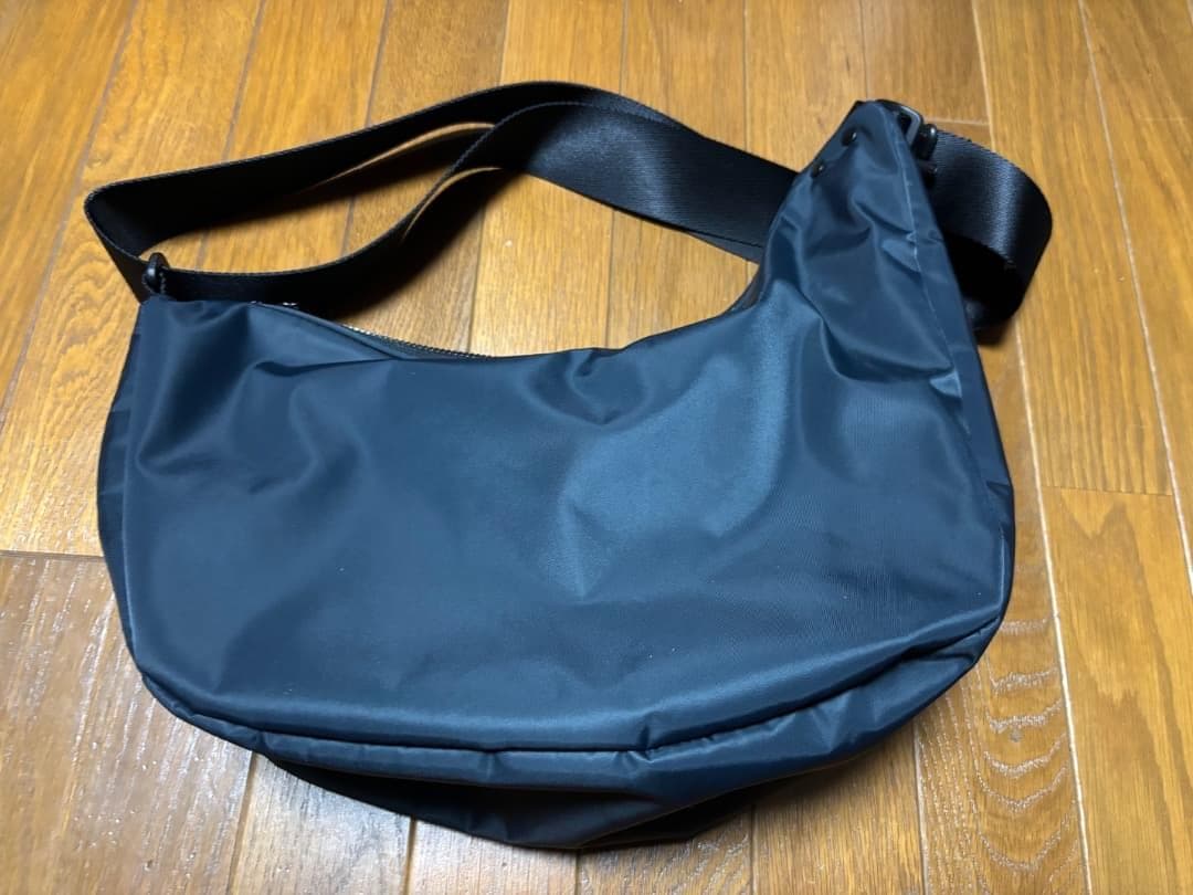 オニツカタイガー ネイビー ショルダーバッグ BEAMS CARHARTT