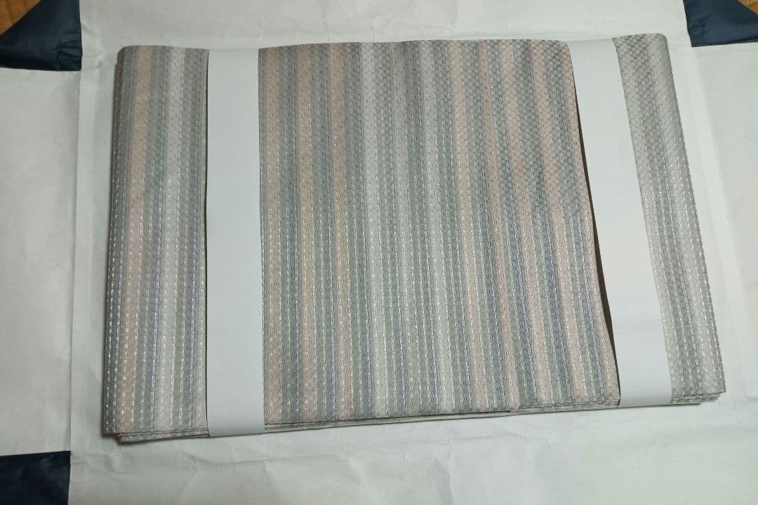 ★美品特価★【河瀬満織物】の袋帯　淡色の横縞 全通 銀糸 西陣織