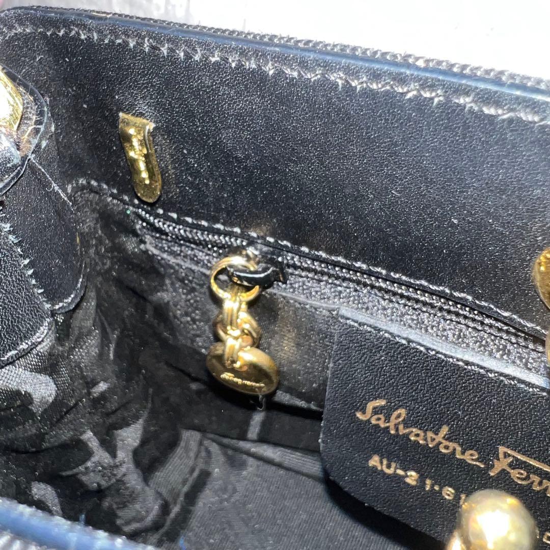 サルヴァトーレフェラガモ　ハンドバッグ　パーティーバッグ　ブラック×ゴールド