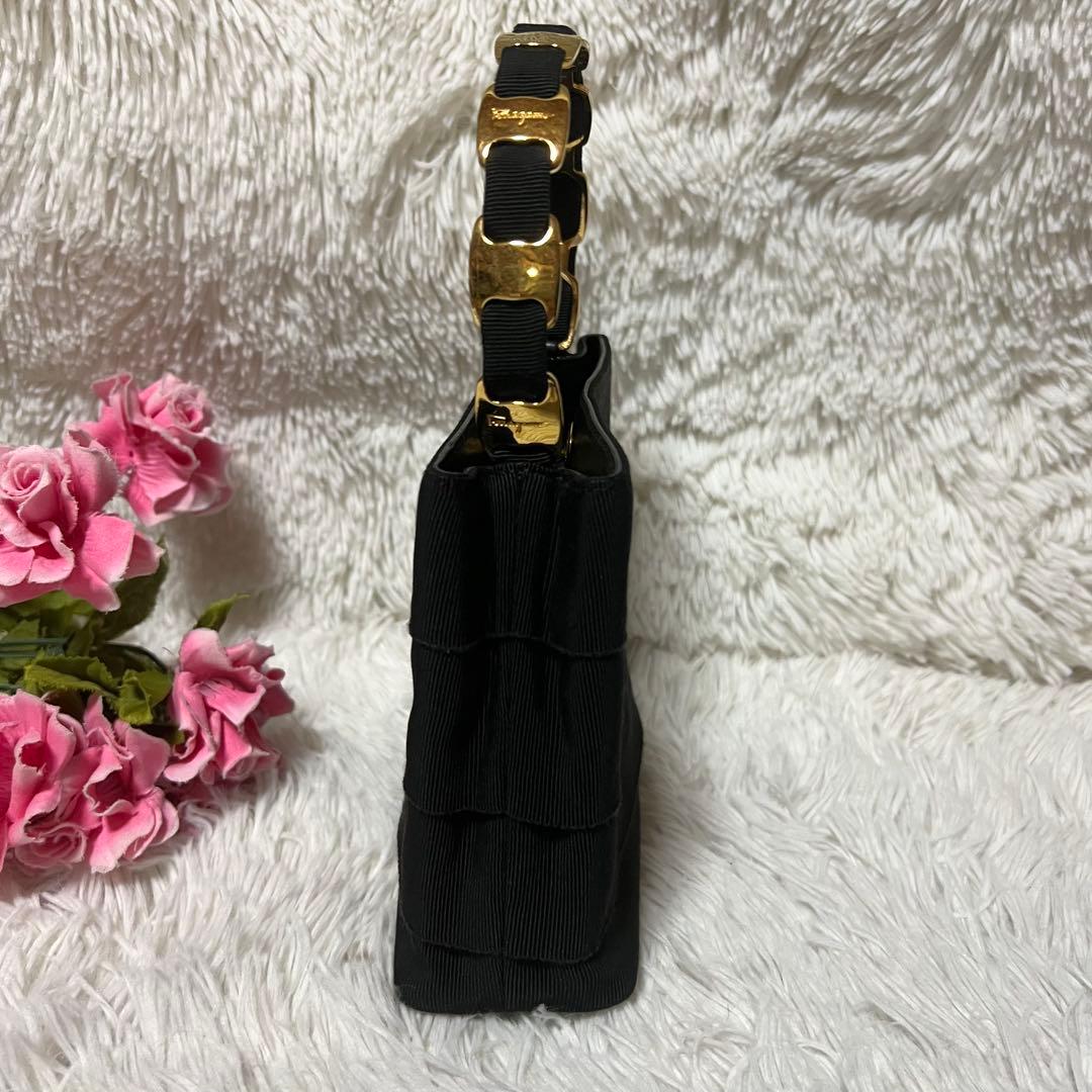 サルヴァトーレフェラガモ　ハンドバッグ　パーティーバッグ　ブラック×ゴールド