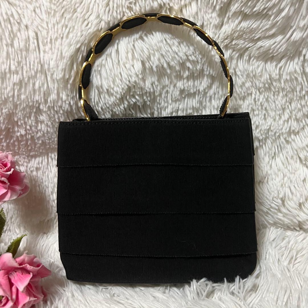 サルヴァトーレフェラガモ　ハンドバッグ　パーティーバッグ　ブラック×ゴールド