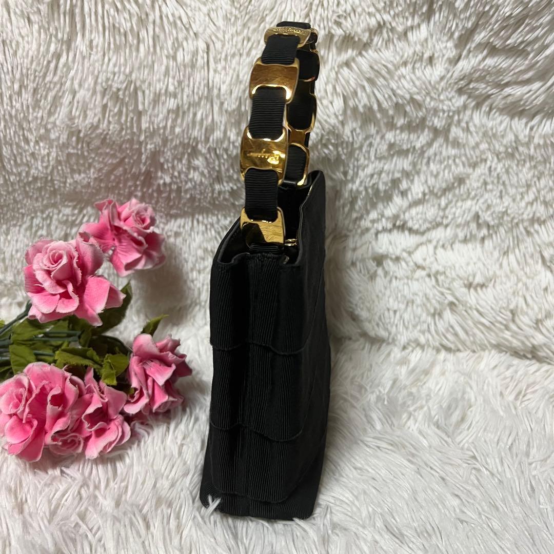 サルヴァトーレフェラガモ　ハンドバッグ　パーティーバッグ　ブラック×ゴールド