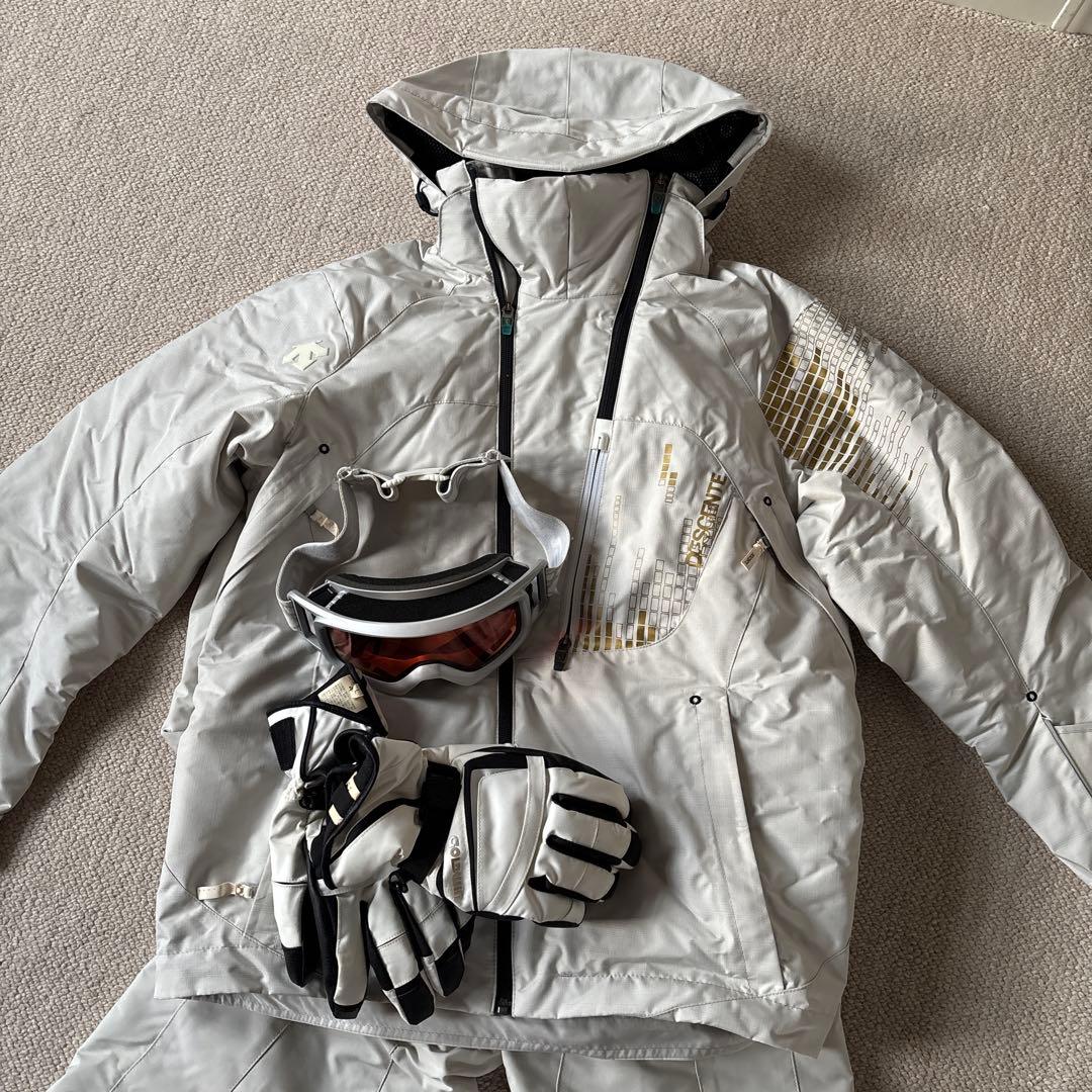 デサントスキーウェア ライトグレー ゴーグル 手袋付き