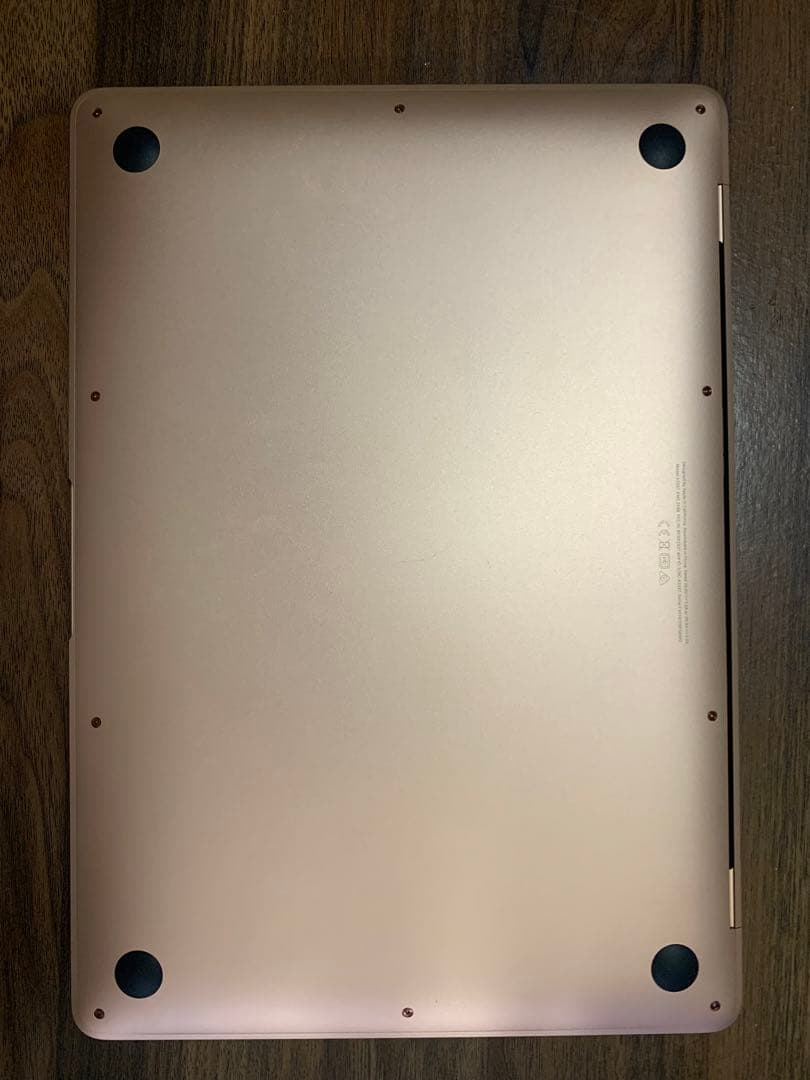 MacBook本体 Apple MacBook Air (M1, 8GB, 256GB)