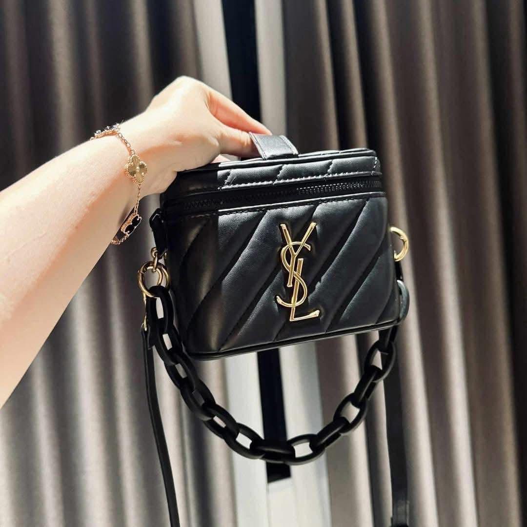 新品未使用イヴサンローランボーテ バニティショルダーバッグ YSL メイクポーチ