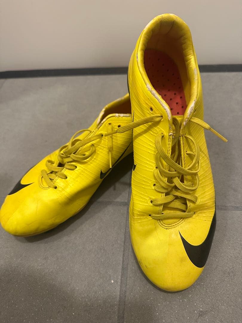 ナイキ イエロー サッカーシューズ