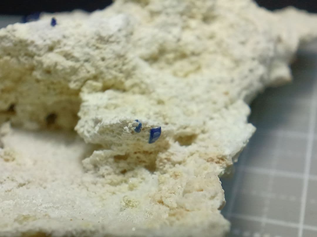 国産鉱物　逸見石　原石　ヘンミライト　Henmilite　鉱物標本