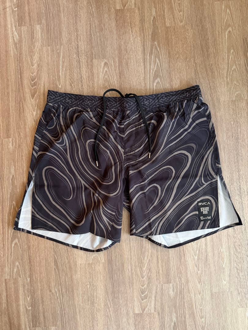 【最終値下げ】新品RVCAXKRAZYBEEXGAKKINファイトショーツXL