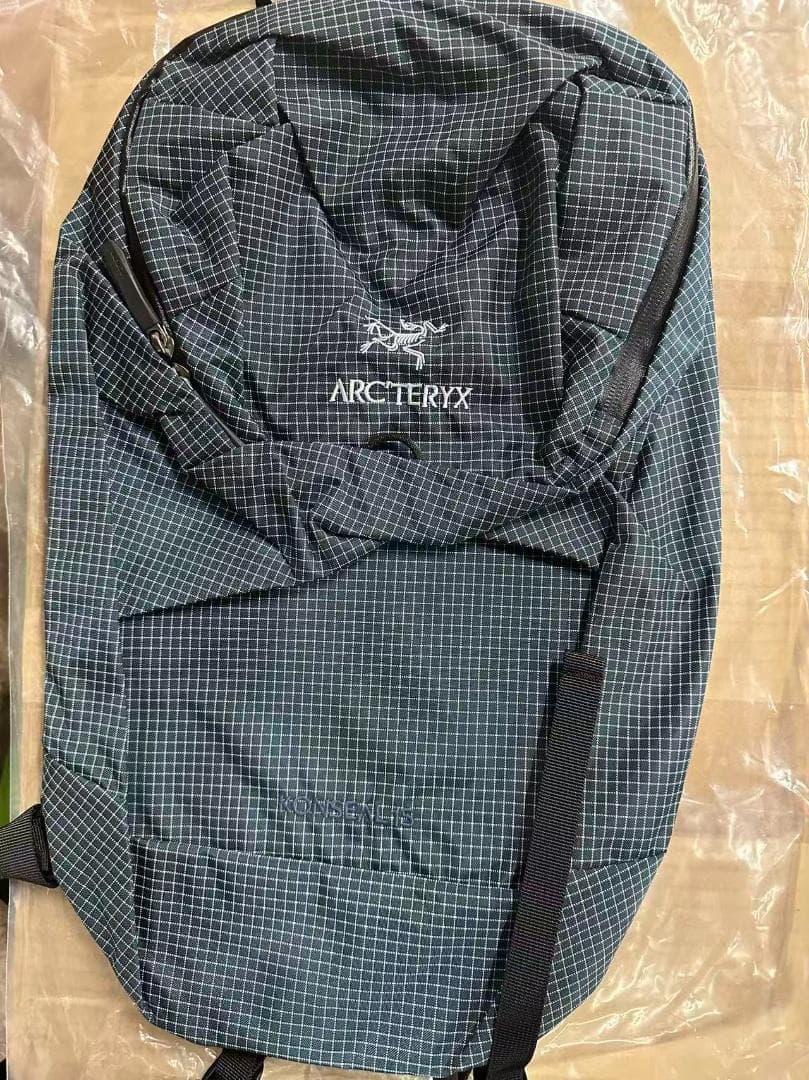 ARC'TERYX KONSEAL 15 チェック柄バックパック グリーンです