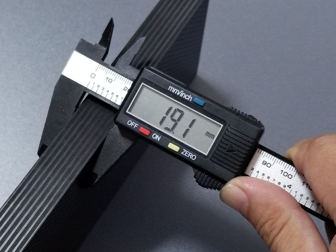 【1枚限定】ドライカーボン　厚み約19mm サイズ78.3×220mm