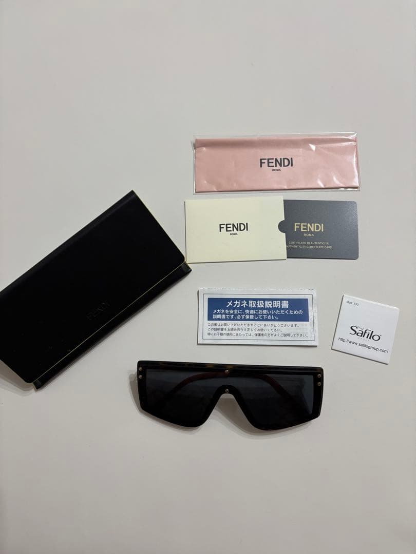 FENDI サングラス ブラックレンズ