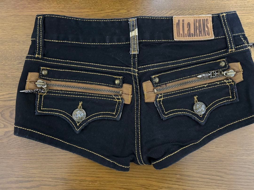 d.i.a ブラックショートパンツ