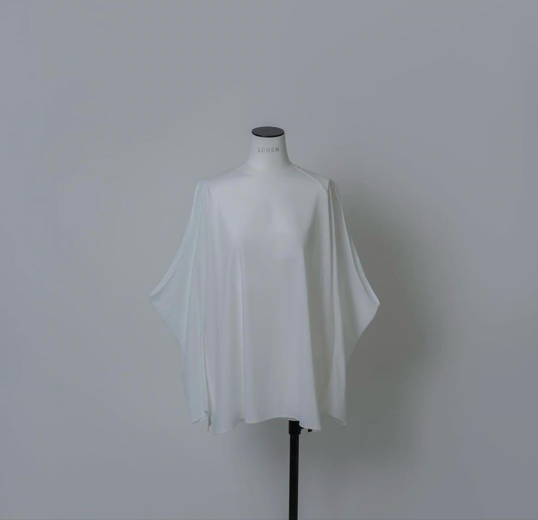 はなはな　LOHEN SHOULDER SLIT CUTSEW