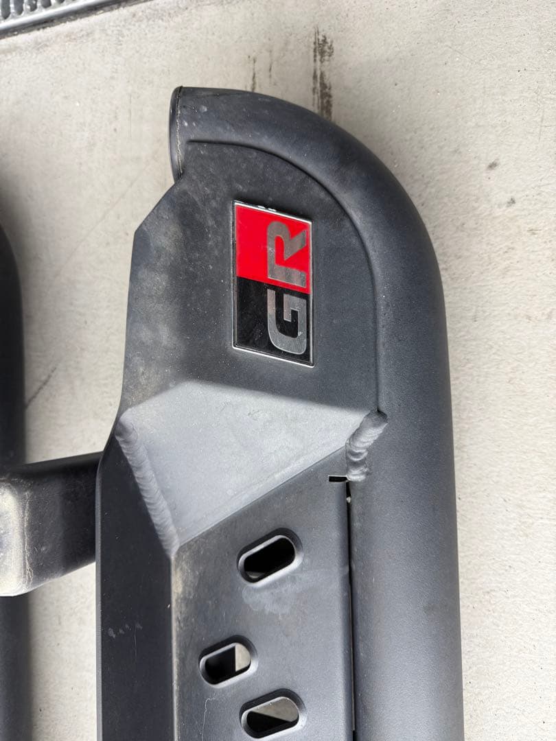 掲載期間12月6日まで！ハイラックス GR サイドステップ ブラック 2個セット