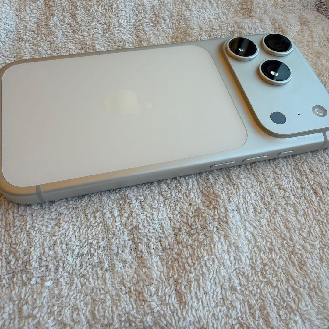 iPhone 17 Pro バッテリー100%保証あり ケース、新品ケーブル付