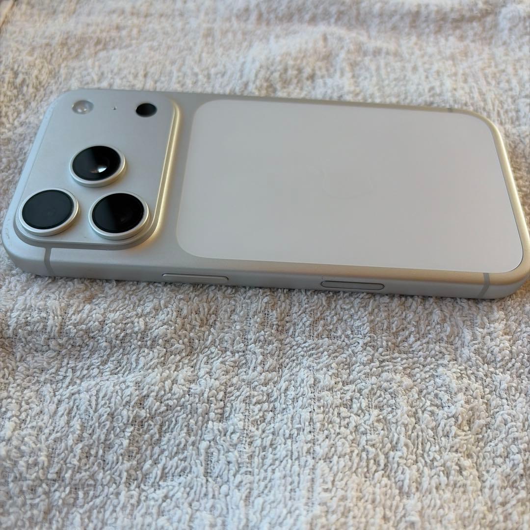 iPhone 17 Pro バッテリー100%保証あり ケース、新品ケーブル付