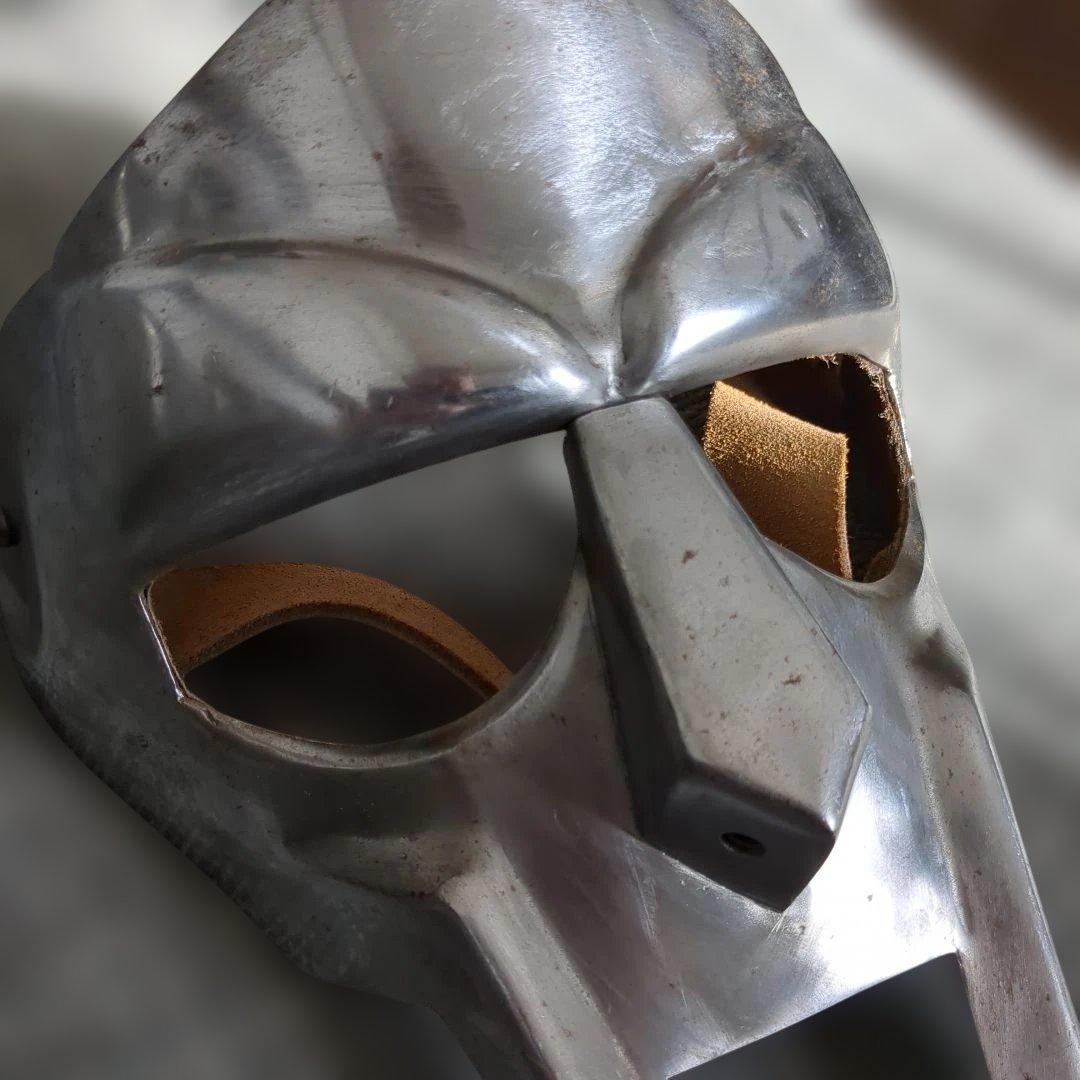 MF DOOM の マスク