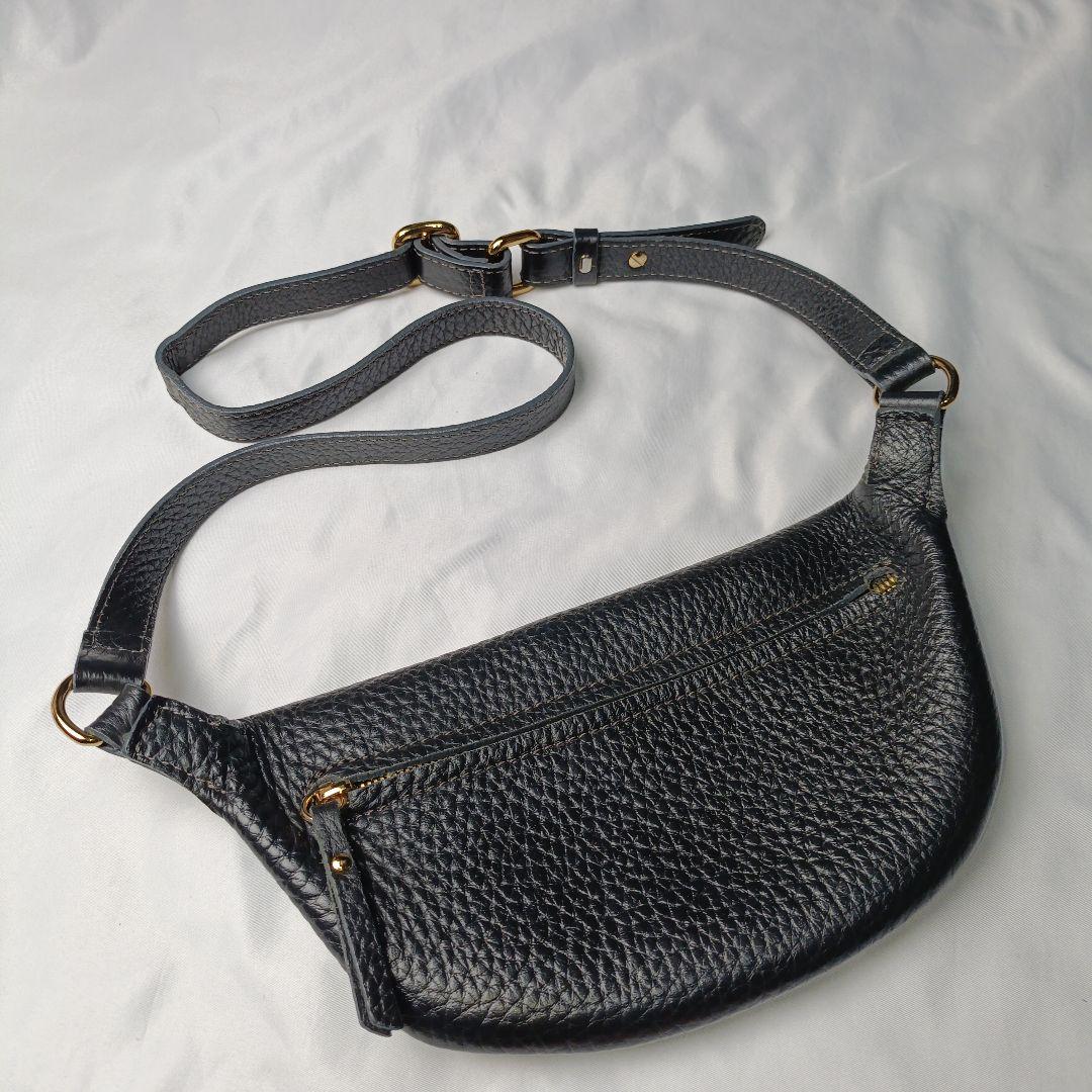 美品■IACUCCI オールレザー ショルダーバッグ　ブラック ウエストポーチ