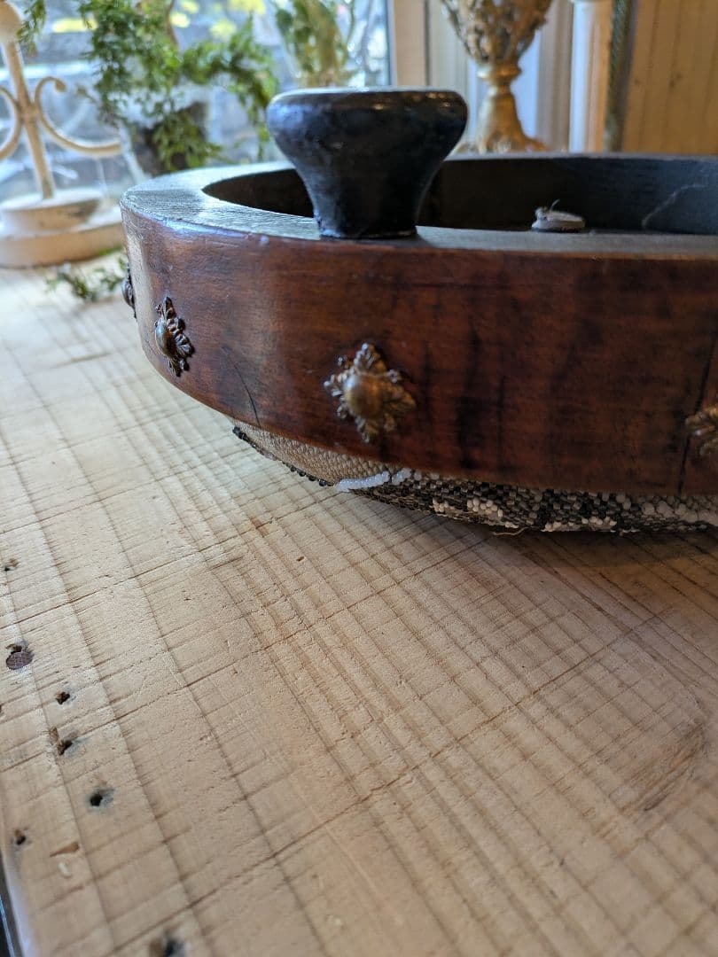 ビーズ刺繍フットレスト